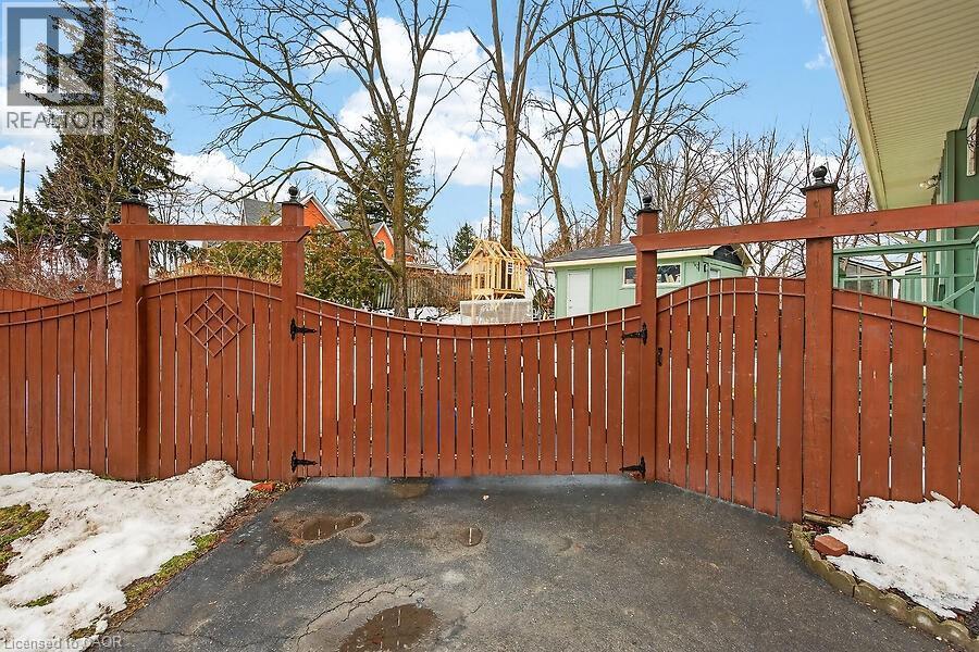 149 Argyle Street N, Caledonia, ON - Outdoor