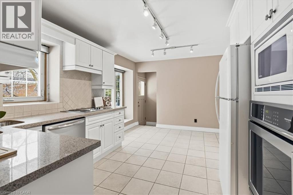 438 Glasgow Street, Kitchener, ON - Indoor Photo Showing Kitchen