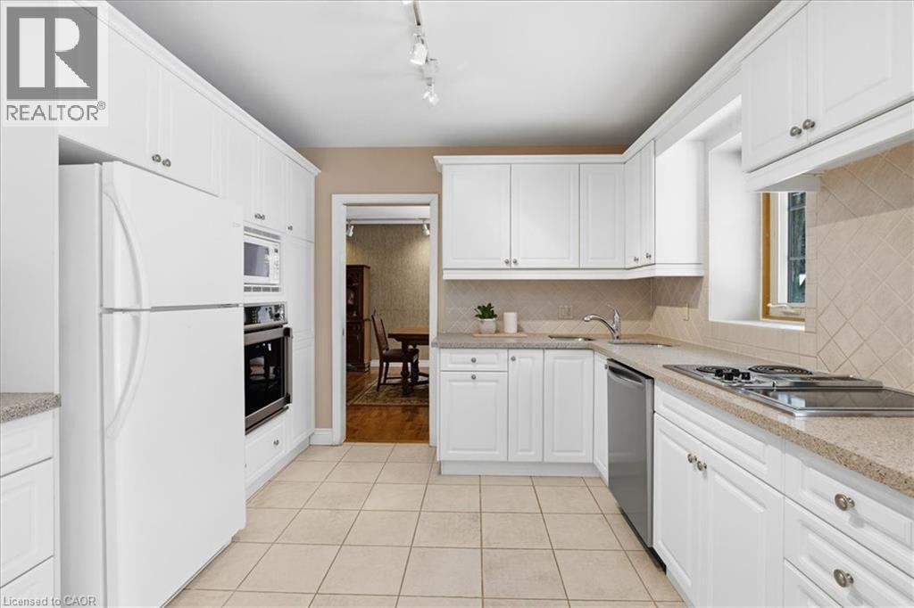 438 Glasgow Street, Kitchener, ON - Indoor Photo Showing Kitchen