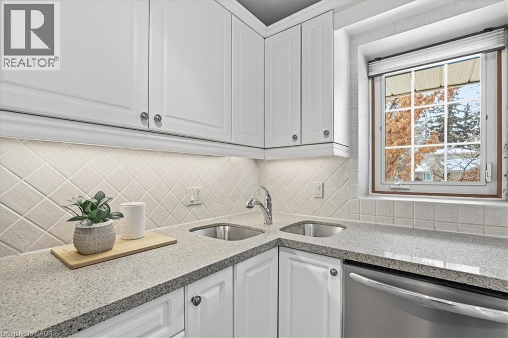 438 Glasgow Street, Kitchener, ON - Indoor Photo Showing Kitchen