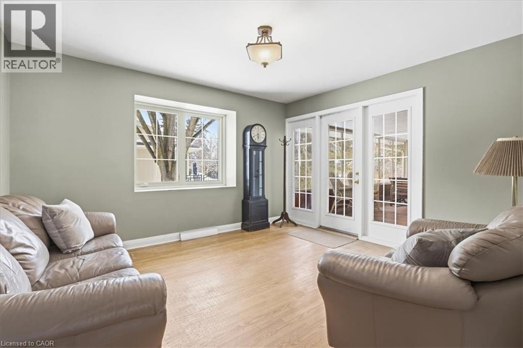438 Glasgow Street, Kitchener, ON - Indoor Photo Showing Living Room