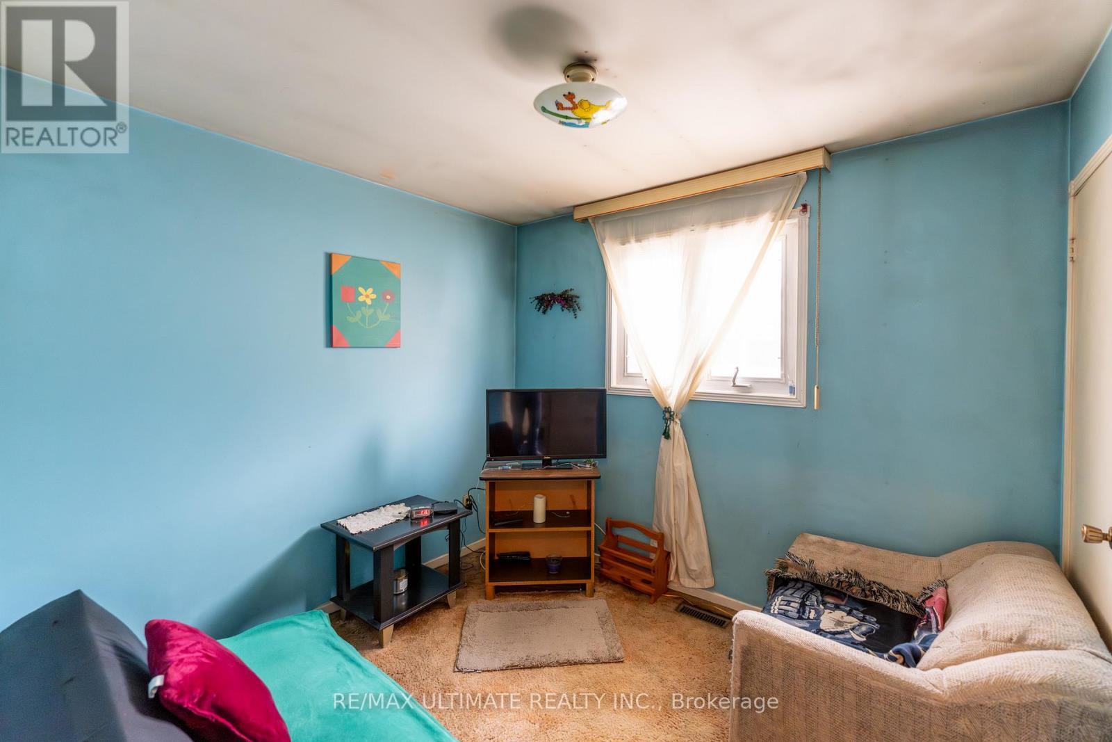 3314 Strabane Drive, Mississauga, ON - Indoor Photo Showing Bedroom