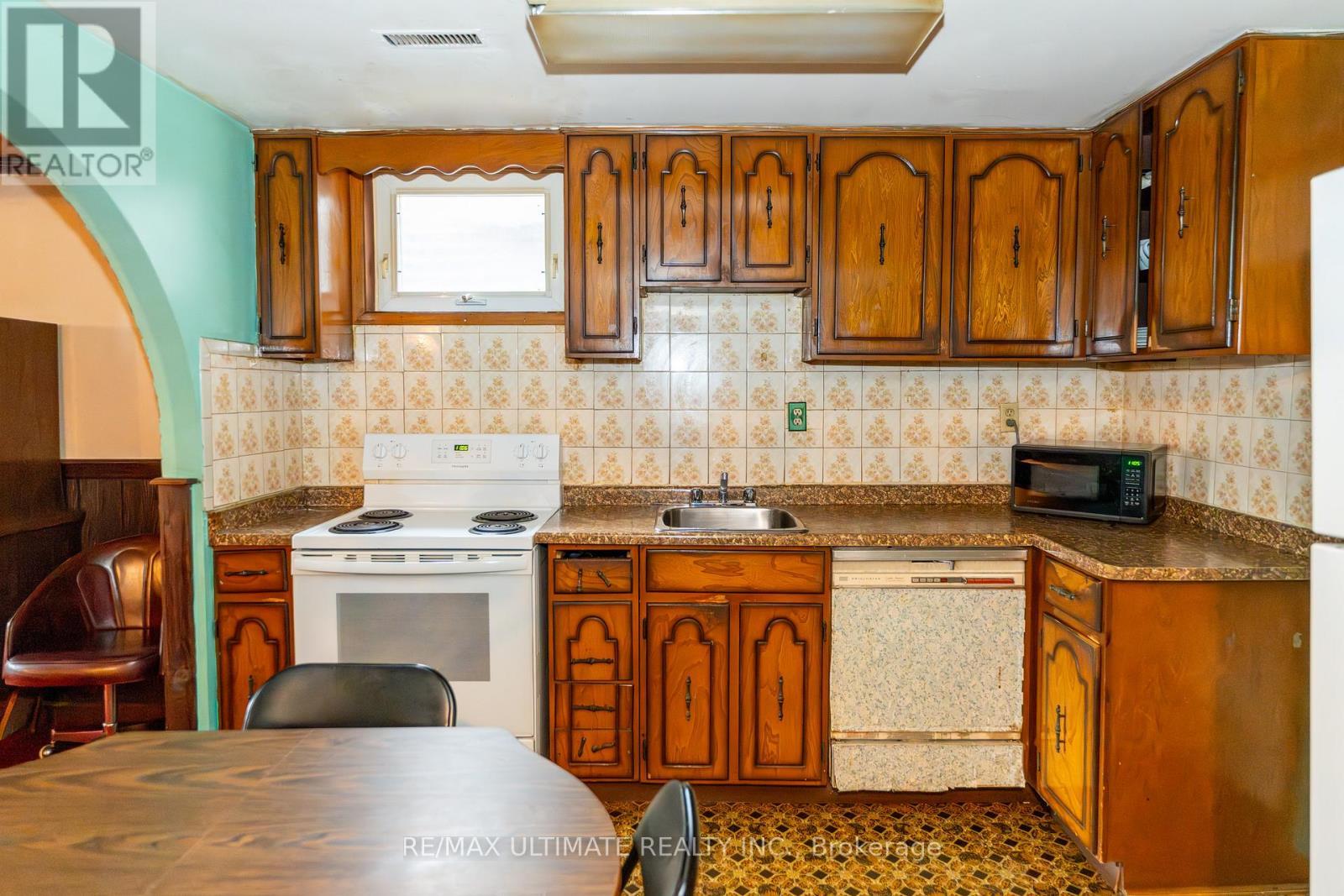 3314 Strabane Drive, Mississauga, ON - Indoor Photo Showing Kitchen