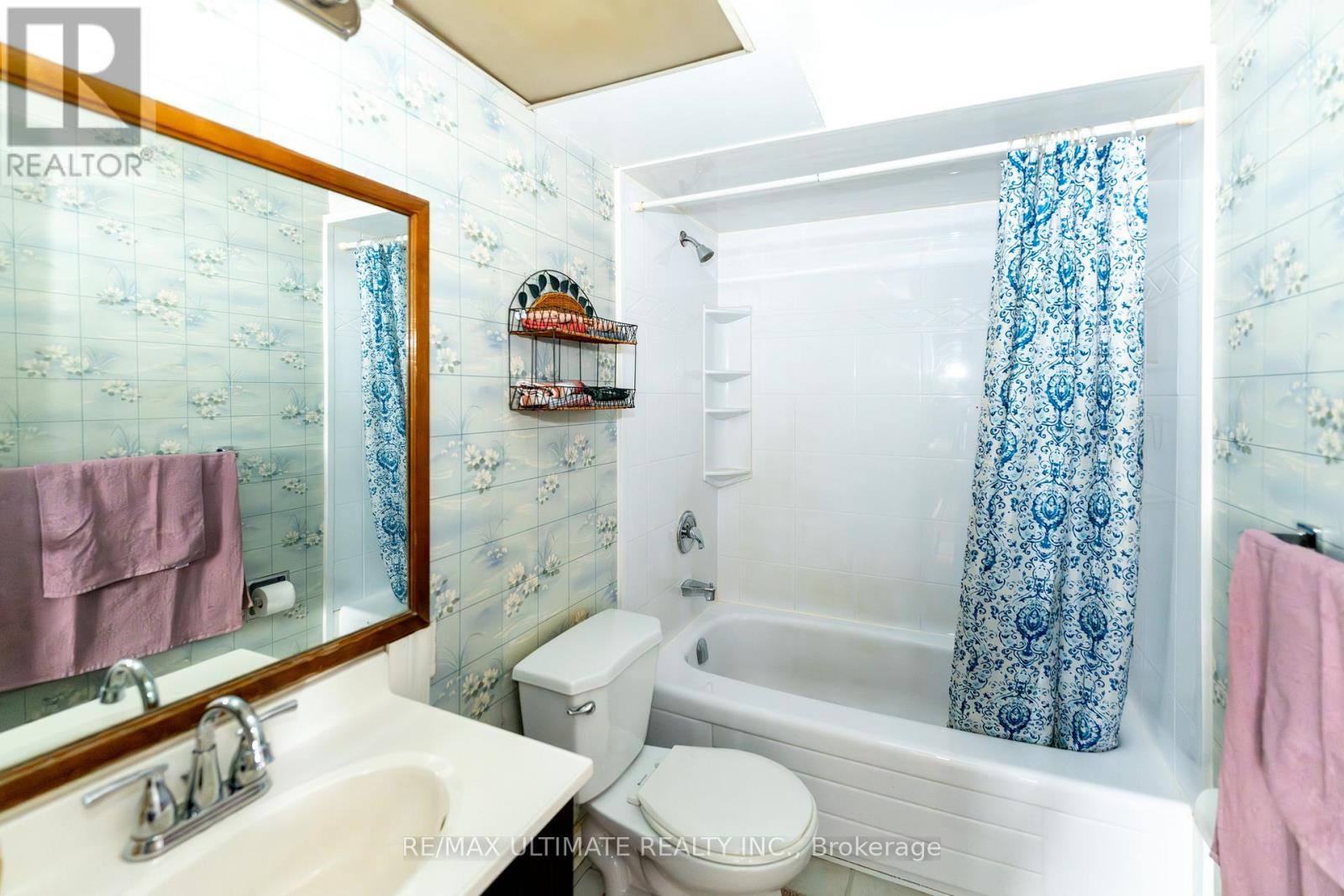 3314 Strabane Drive, Mississauga, ON - Indoor Photo Showing Bathroom