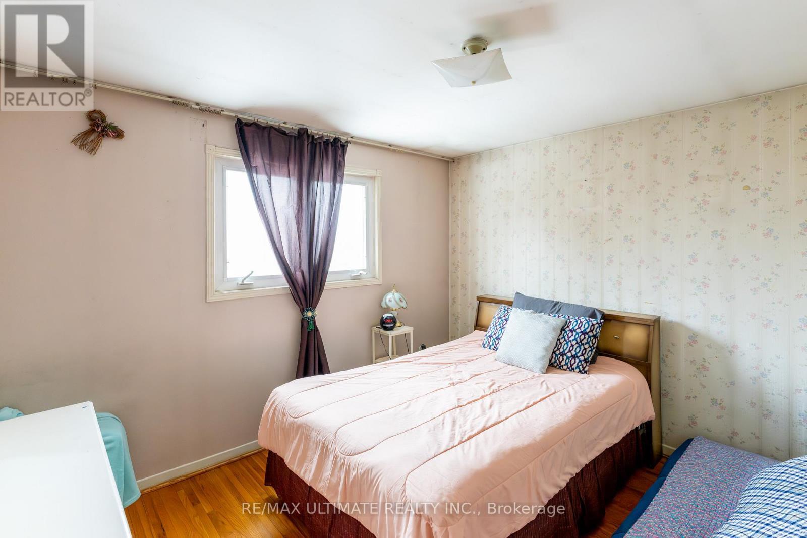 3314 Strabane Drive, Mississauga, ON - Indoor Photo Showing Bedroom