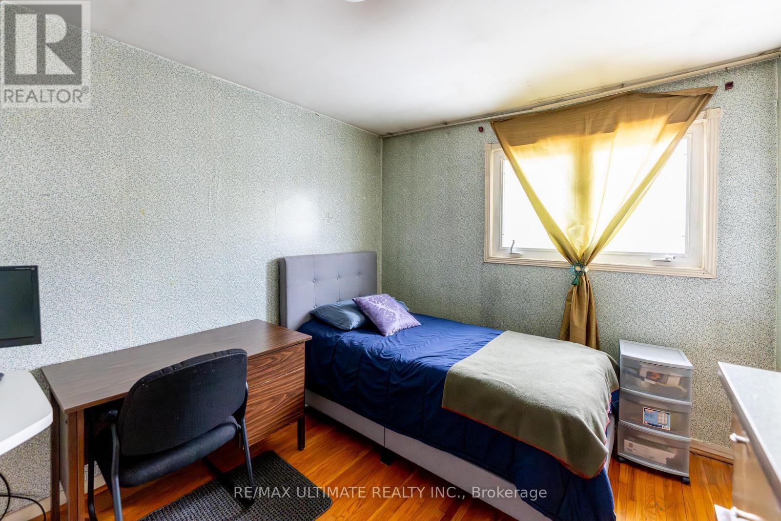 3314 Strabane Drive, Mississauga, ON - Indoor Photo Showing Bedroom