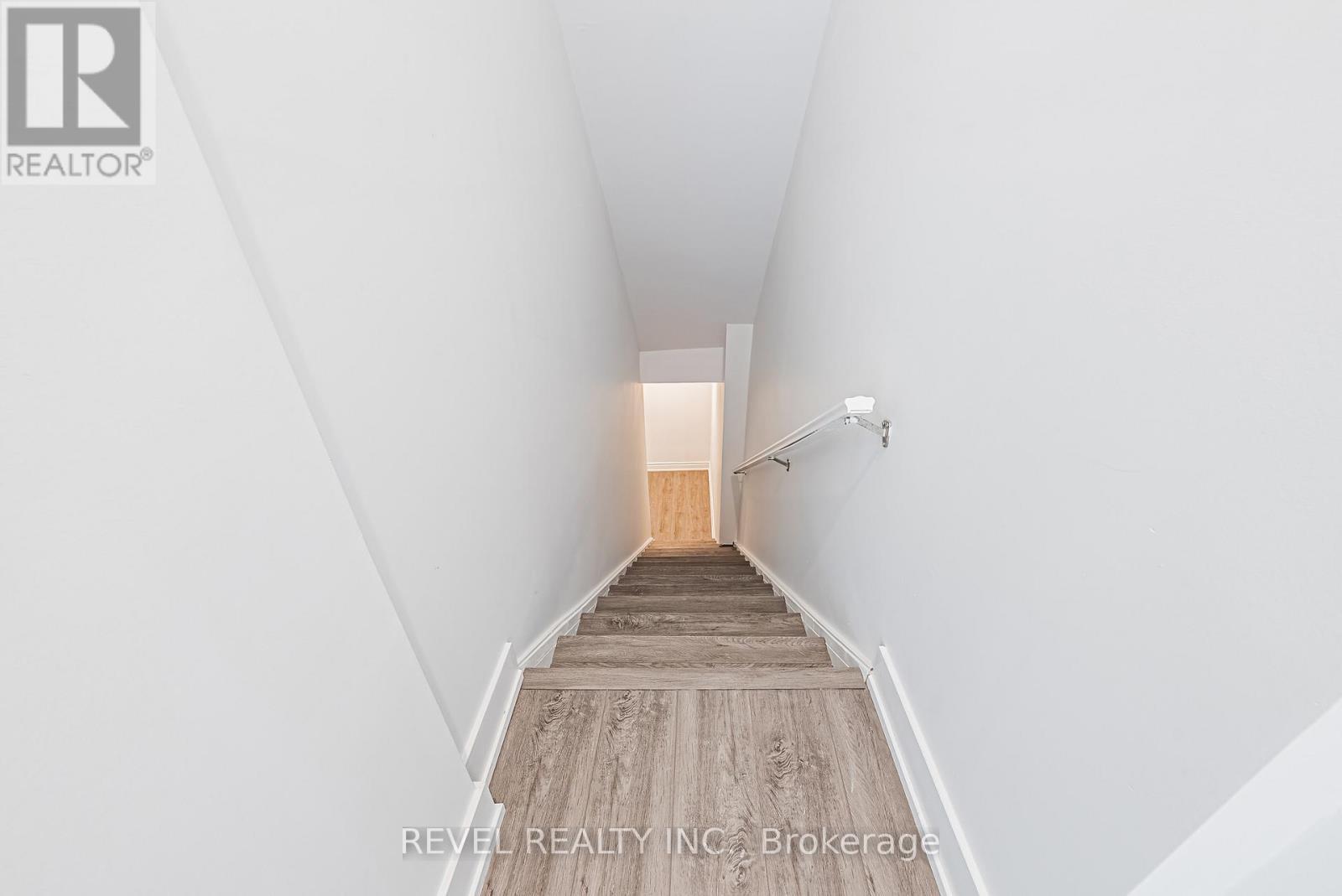 1127 Main Street E, Hamilton, ON