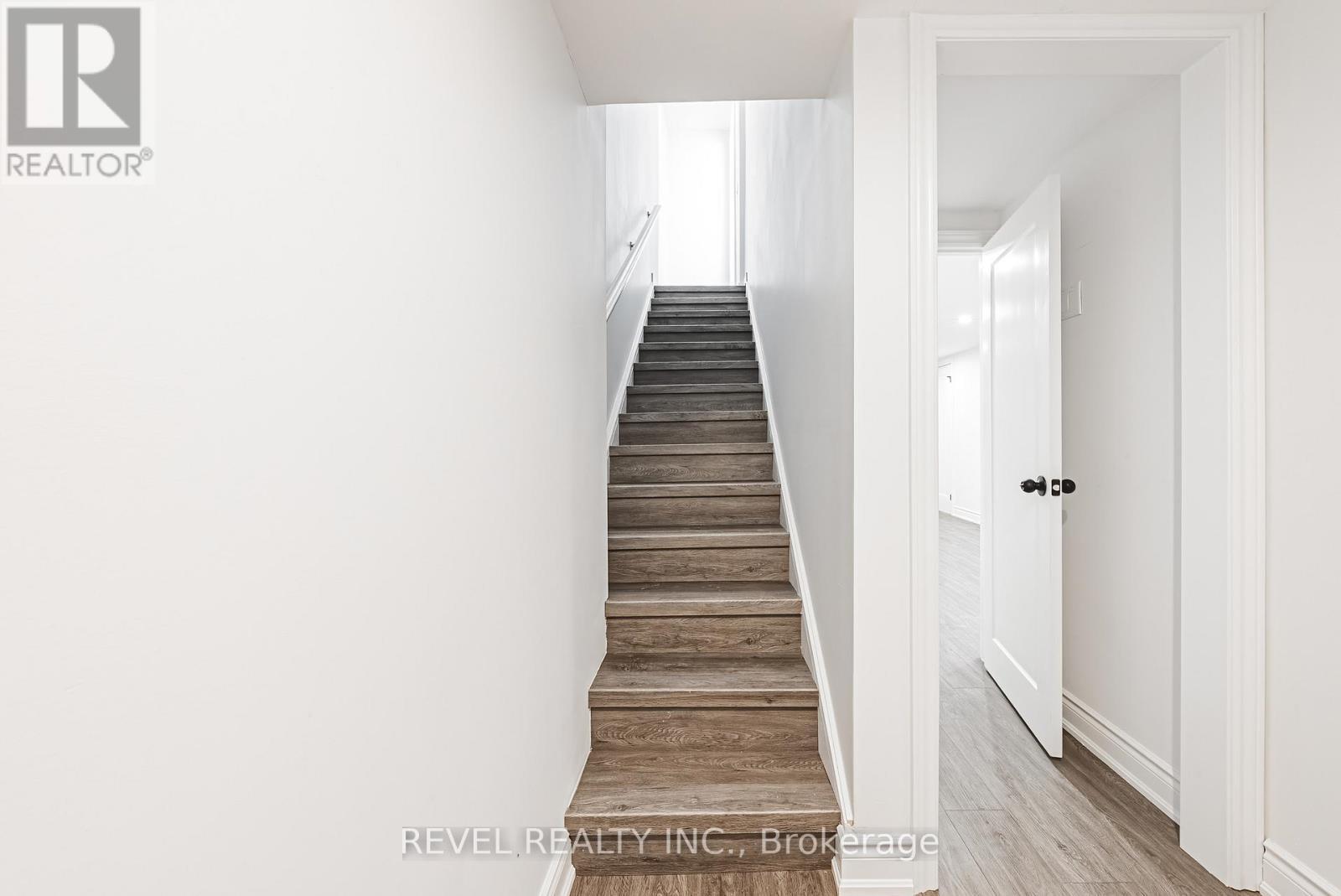 1127 Main Street E, Hamilton, ON