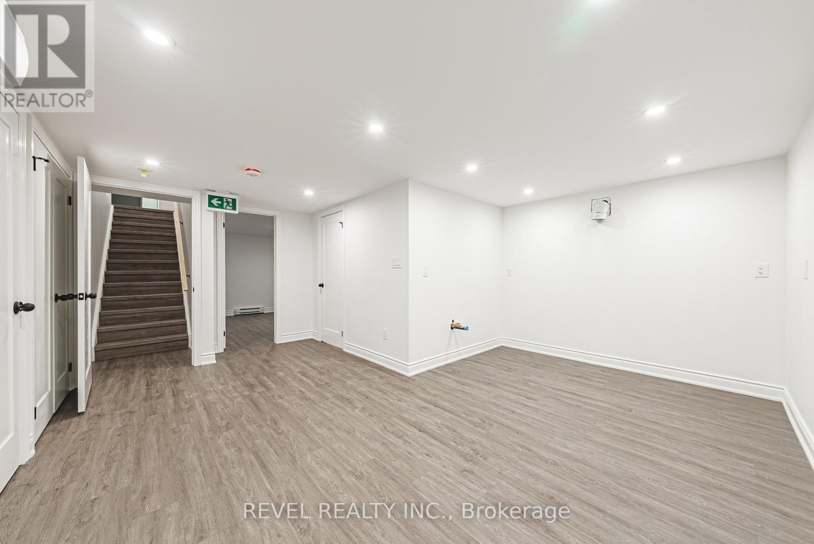 1127 Main Street E, Hamilton, ON