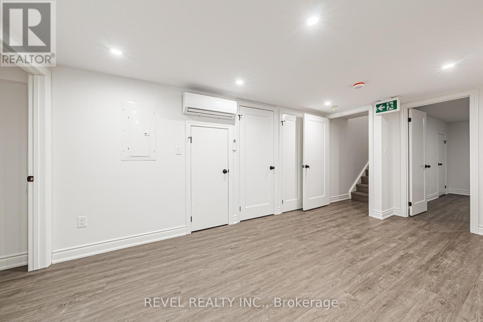 1127 Main Street E, Hamilton, ON