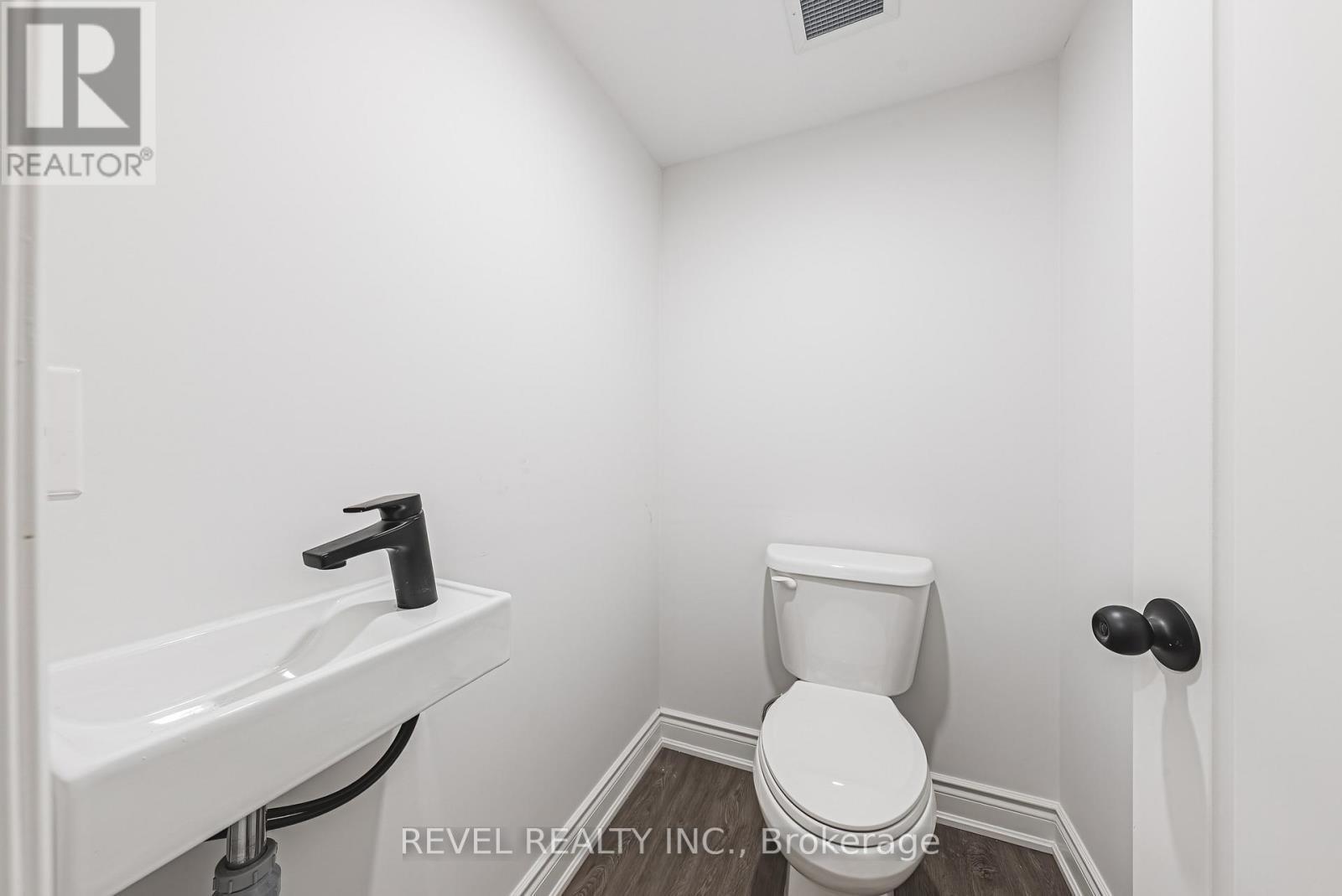 1127 Main Street E, Hamilton, ON