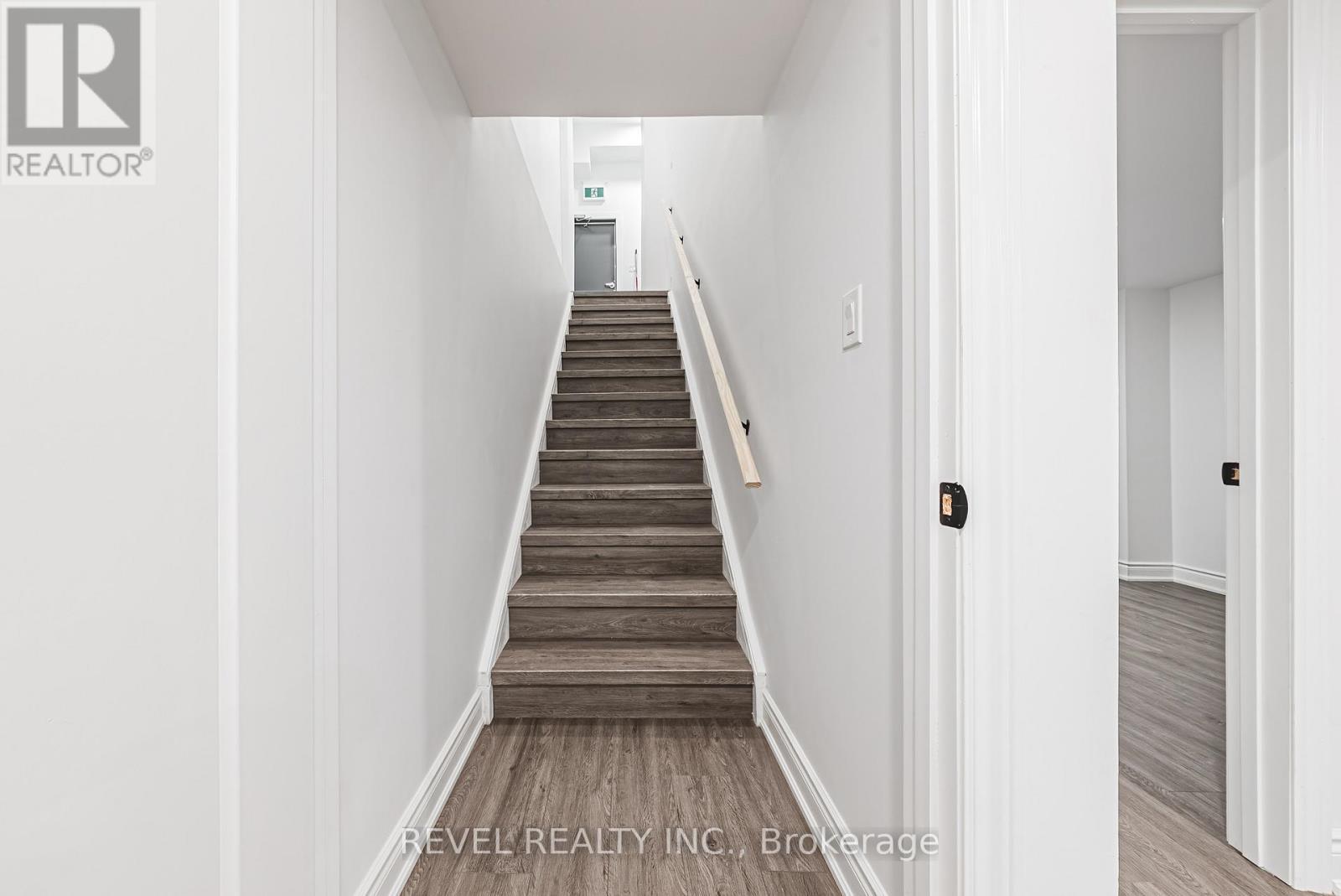 1127 Main Street E, Hamilton, ON