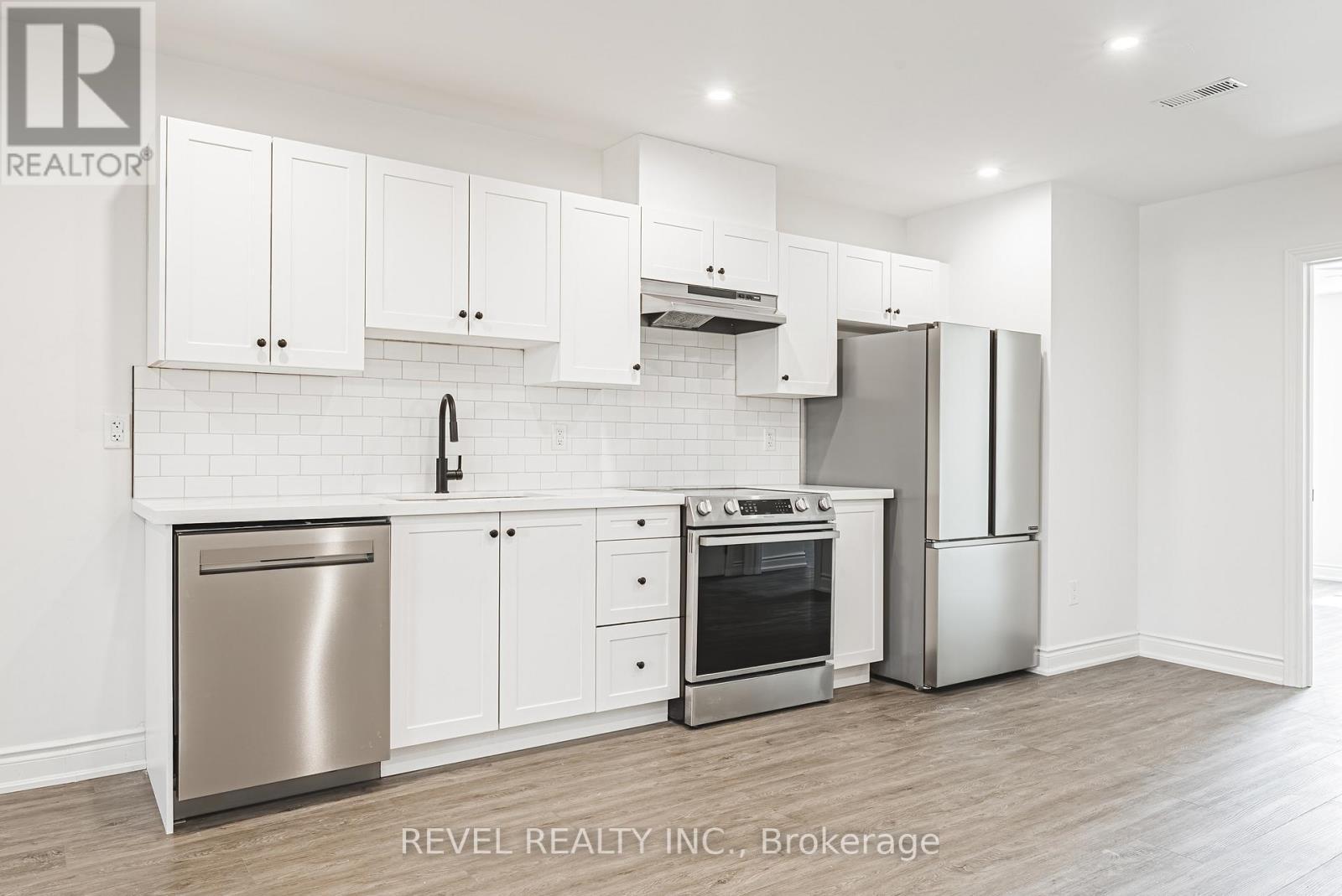 1127 Main Street E, Hamilton, ON