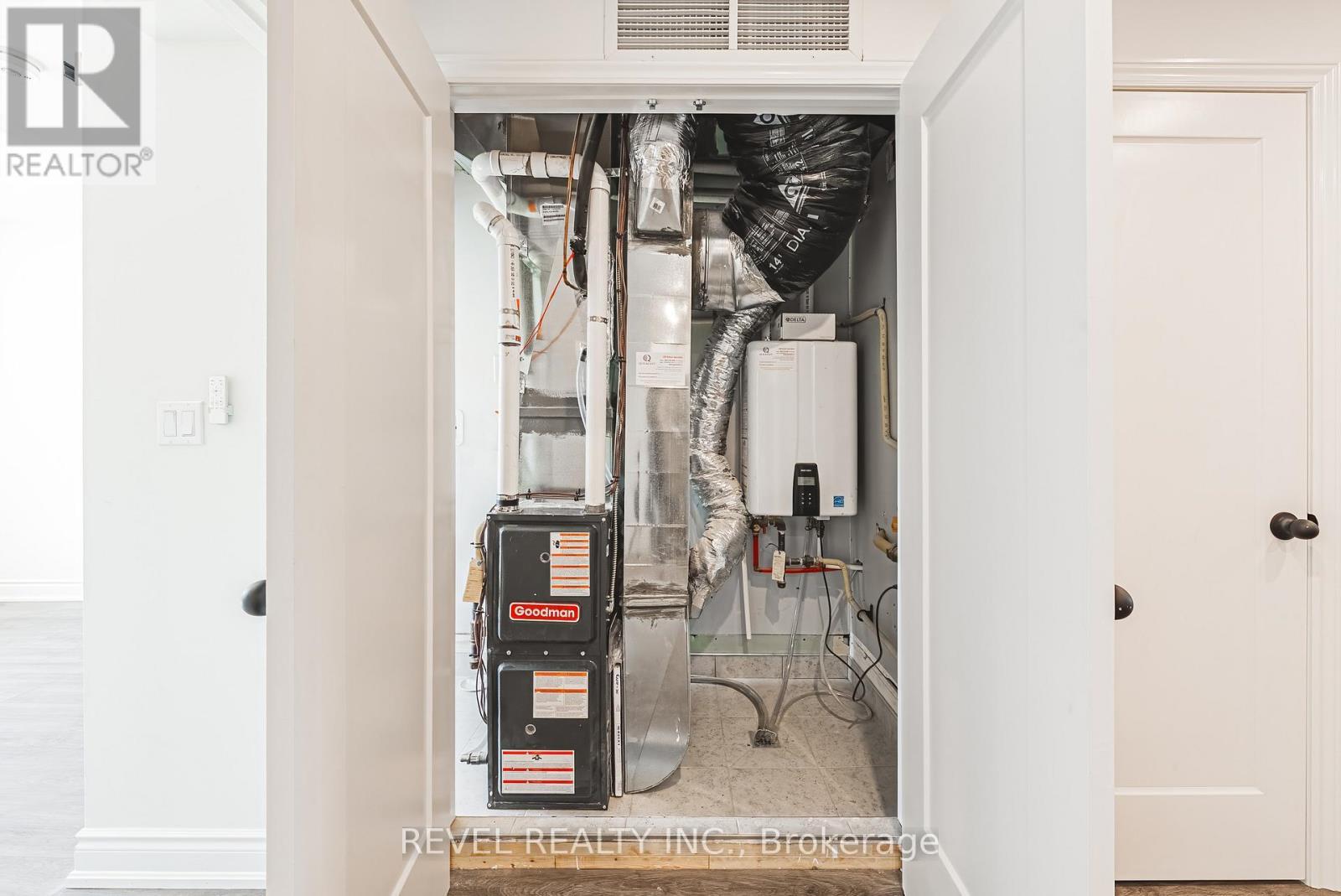 1127 Main Street E, Hamilton, ON