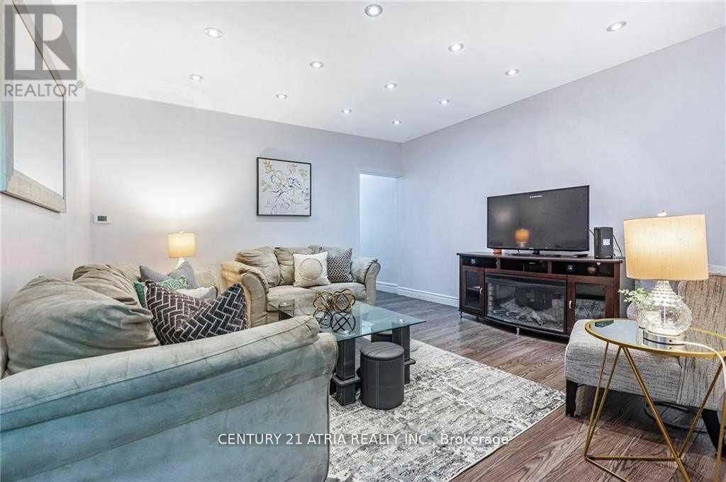 182 John Street, Hamilton, ON - Indoor Photo Showing Living Room