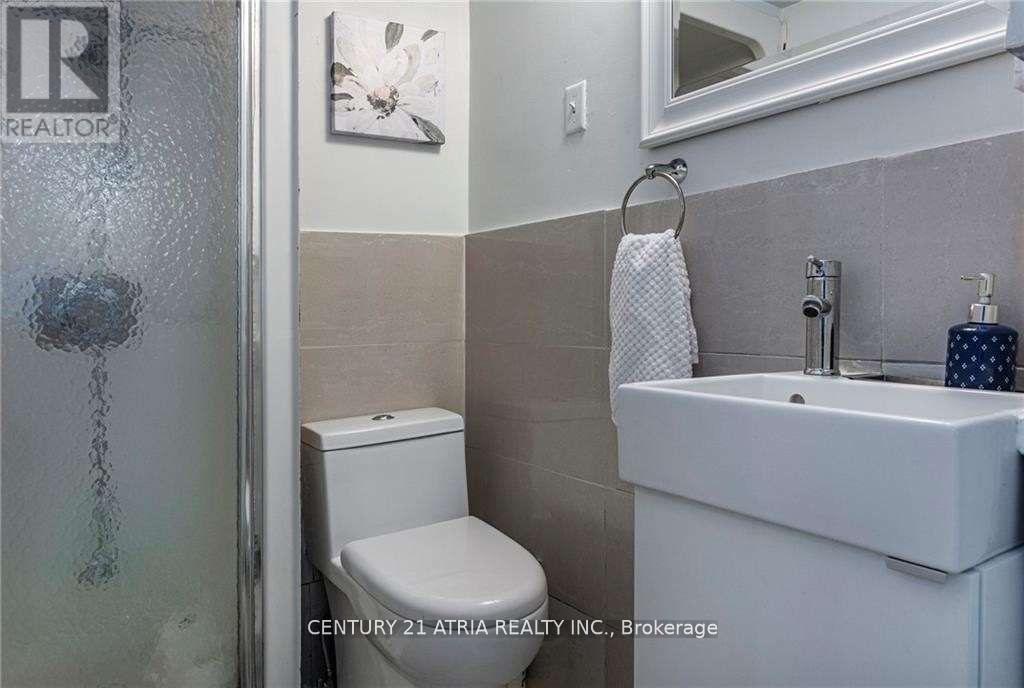 182 John Street, Hamilton, ON - Indoor Photo Showing Bathroom