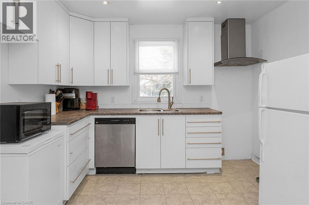 246 Ottawa Street S, Hamilton, ON - Indoor Photo Showing Kitchen