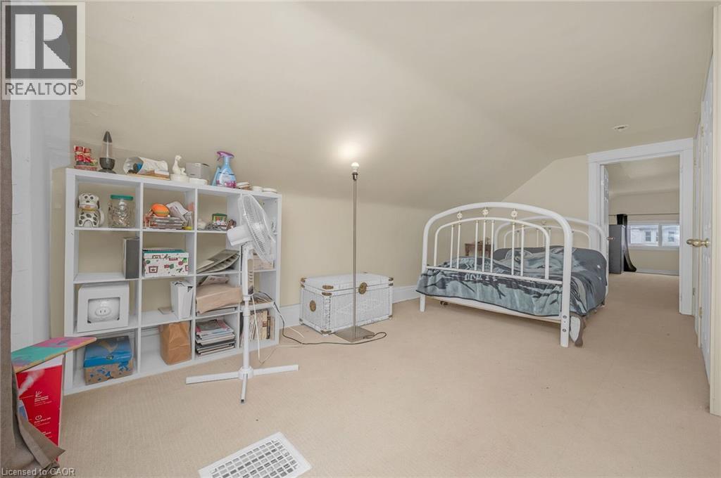 246 Ottawa Street S, Hamilton, ON - Indoor Photo Showing Bedroom