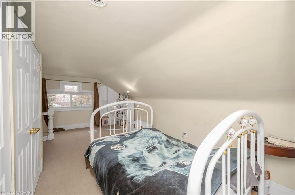 246 Ottawa Street S, Hamilton, ON - Indoor Photo Showing Bedroom