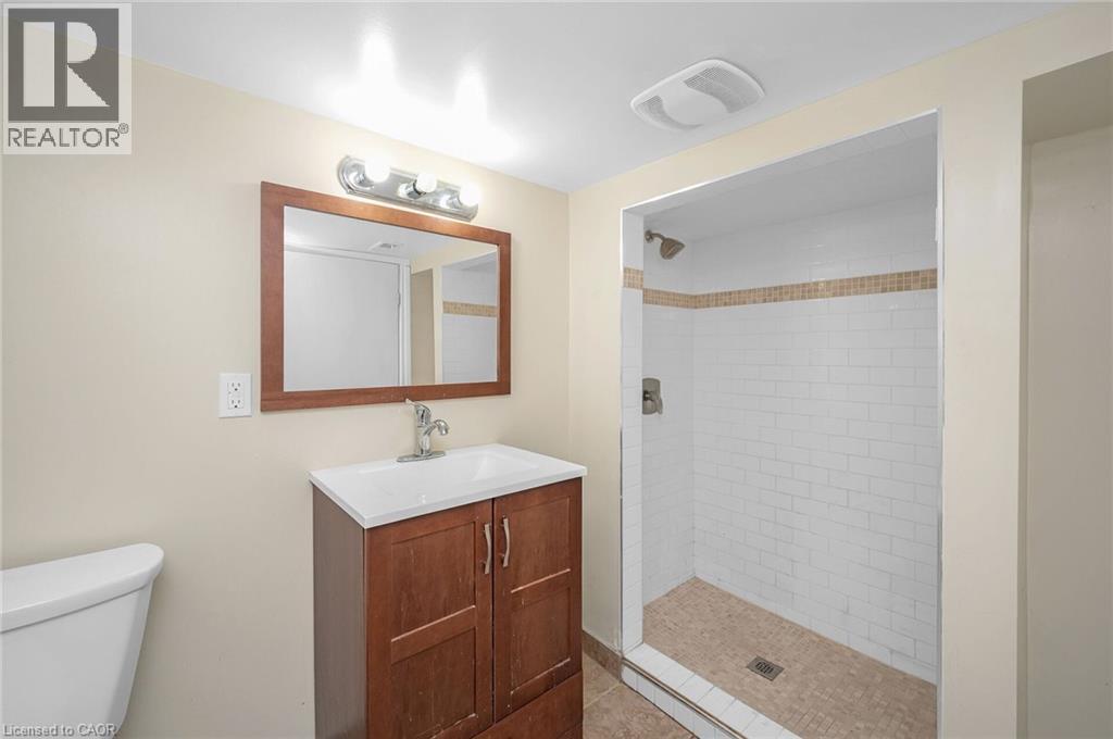 246 Ottawa Street S, Hamilton, ON - Indoor Photo Showing Bathroom