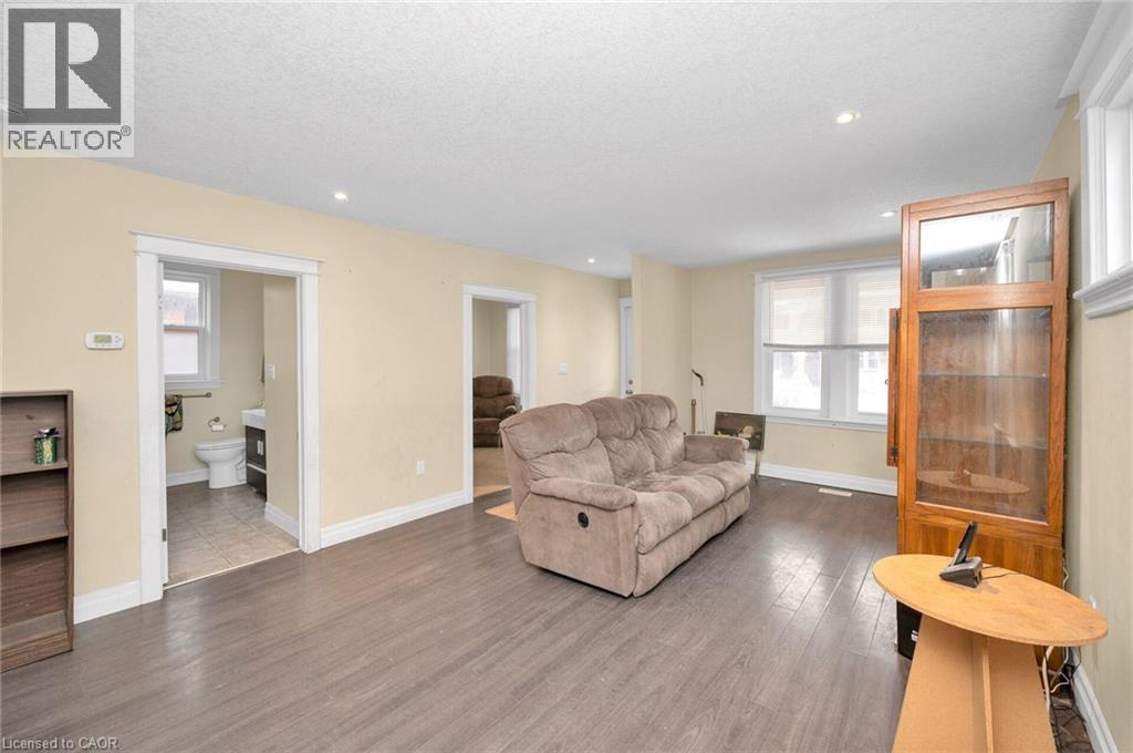 246 Ottawa Street S, Hamilton, ON - Indoor Photo Showing Living Room