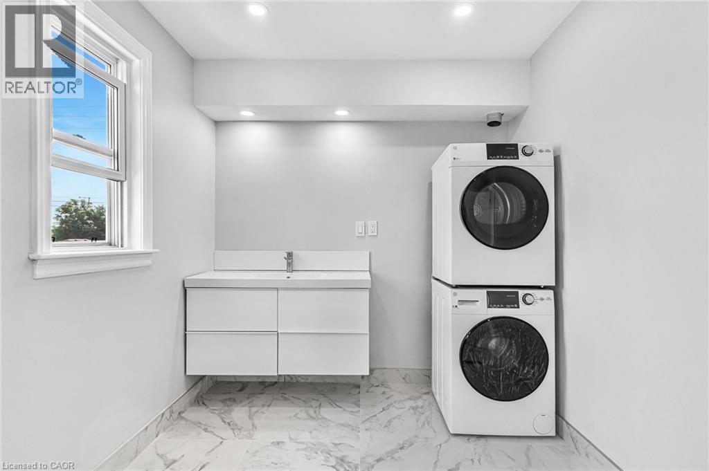 146 Craigroyston Road, Hamilton, ON - Indoor Photo Showing Laundry Room