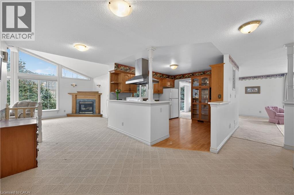 4 Hunter Road, Grimsby, ON - Indoor With Fireplace