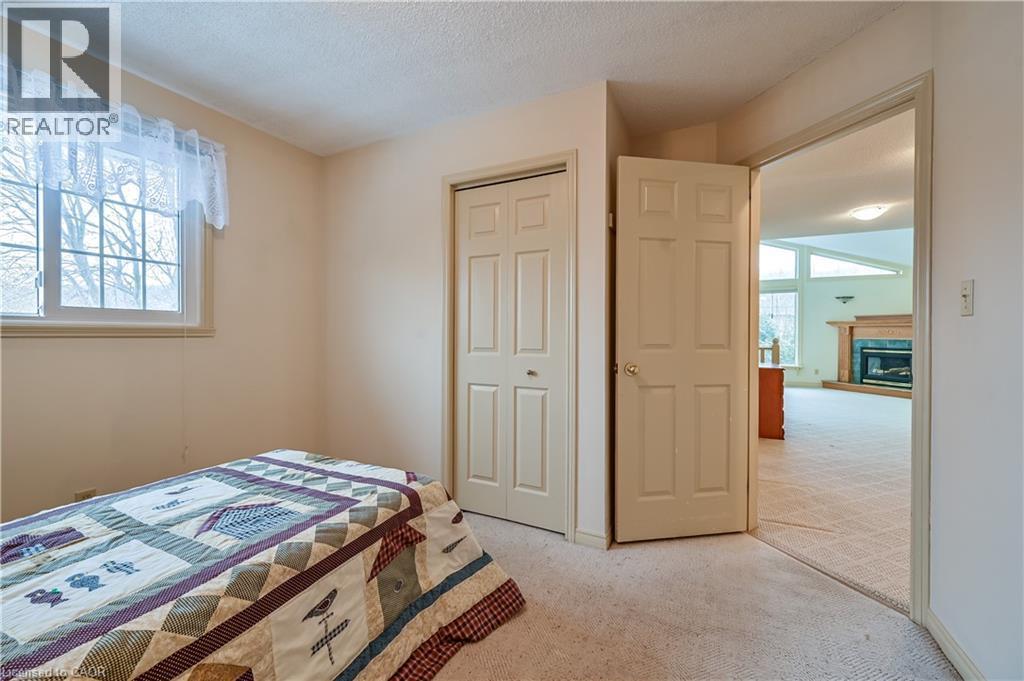 4 Hunter Road, Grimsby, ON - Indoor Photo Showing Bedroom