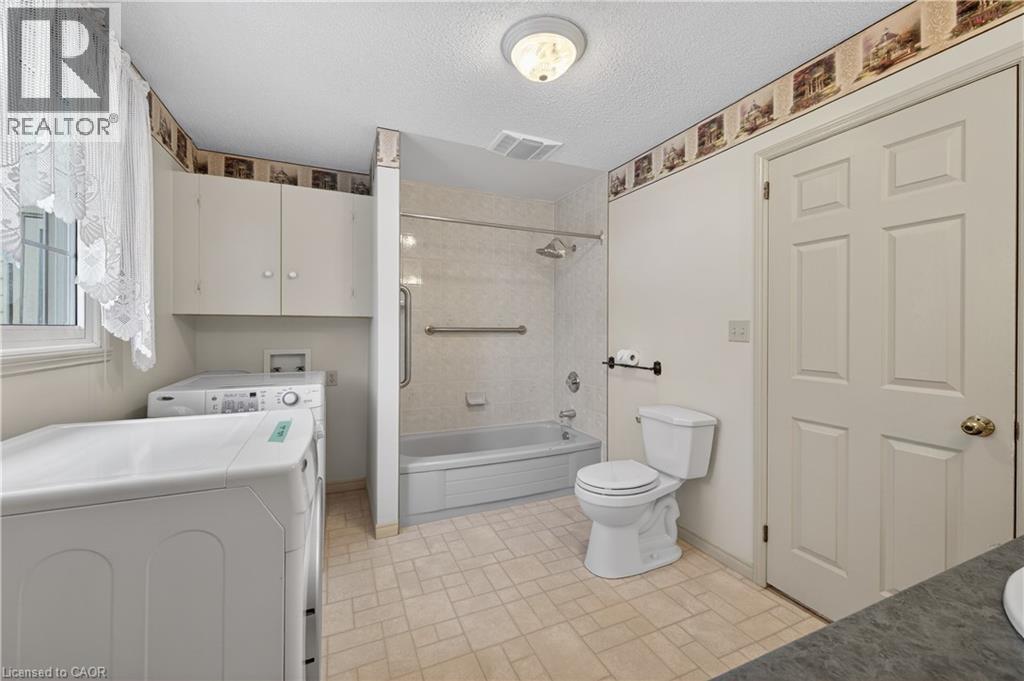 4 Hunter Road, Grimsby, ON - Indoor