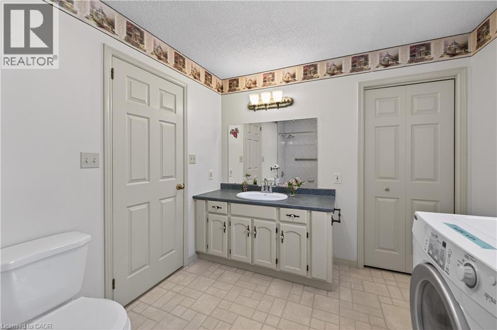 4 Hunter Road, Grimsby, ON - Indoor Photo Showing Laundry Room