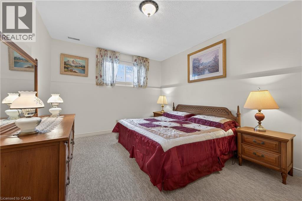 4 Hunter Road, Grimsby, ON - Indoor Photo Showing Bedroom