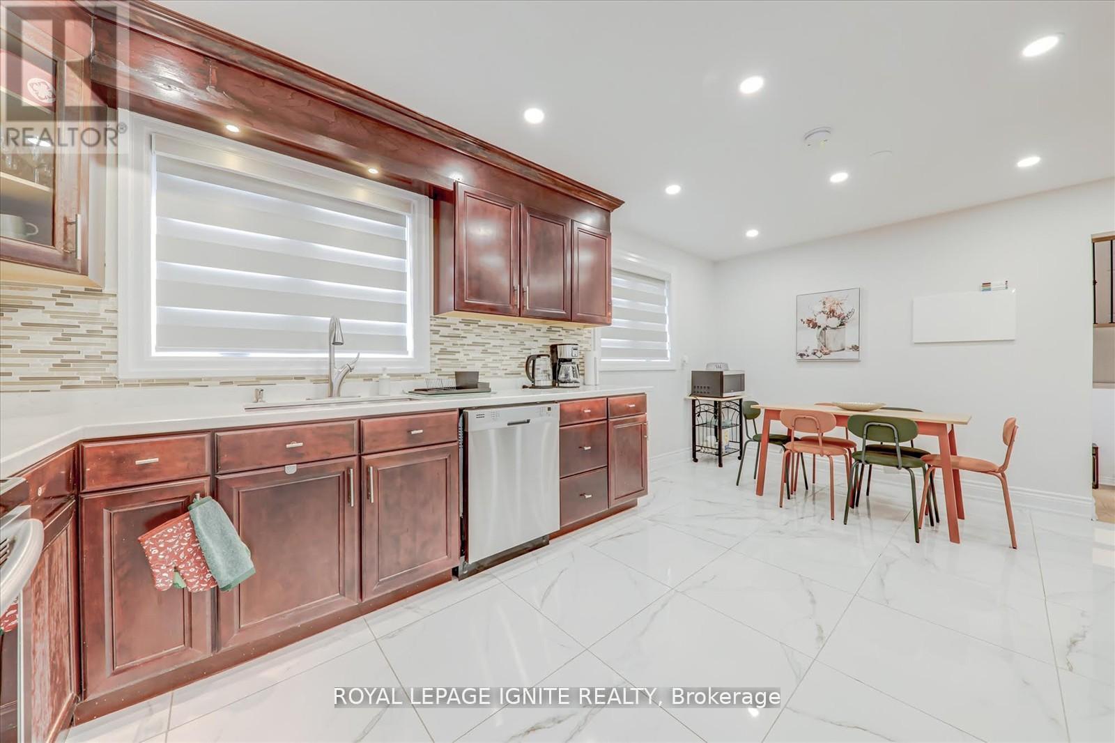 4023 Bishopstoke Lane, Mississauga, ON - Indoor Photo Showing Kitchen