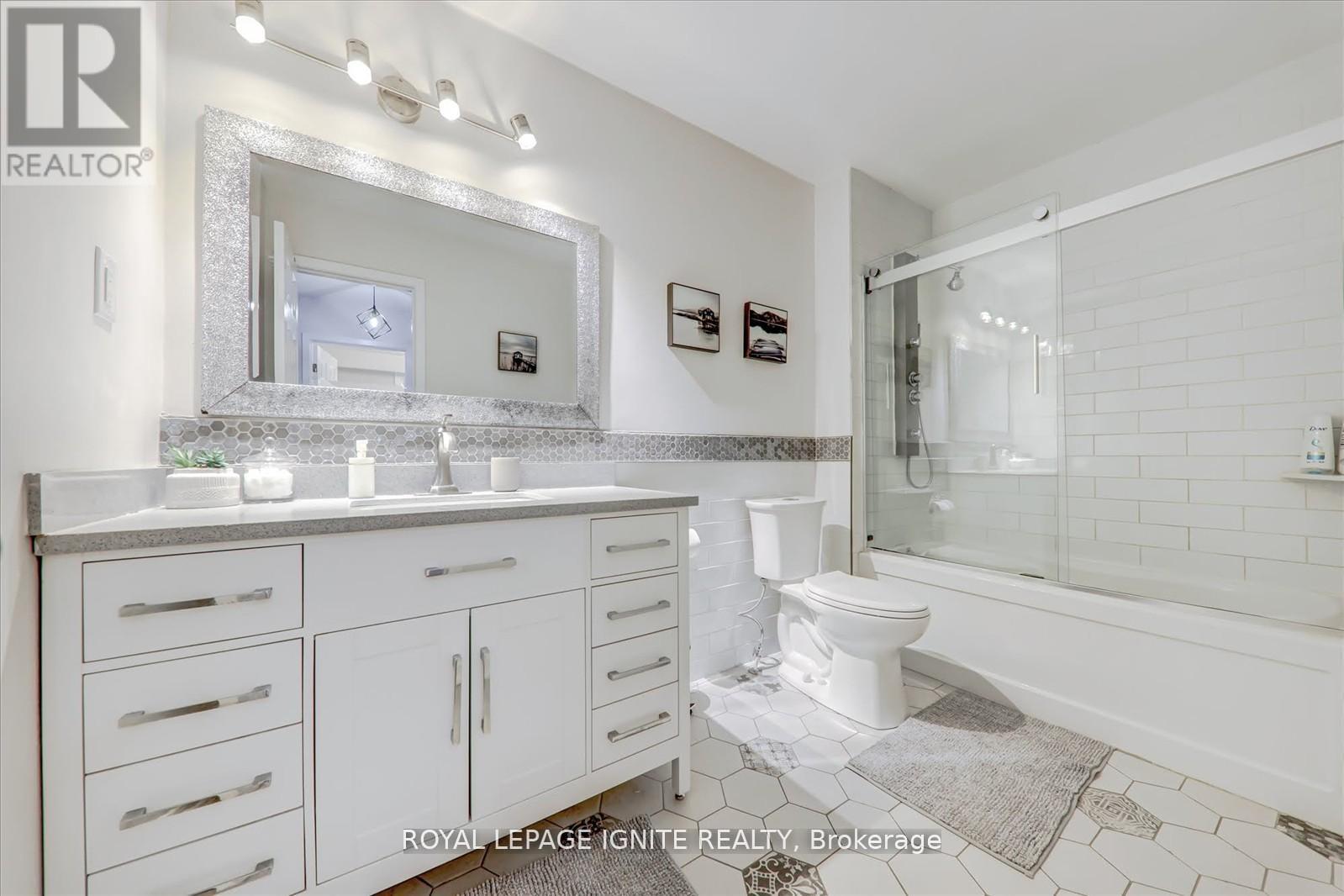 4023 Bishopstoke Lane, Mississauga, ON - Indoor Photo Showing Bathroom