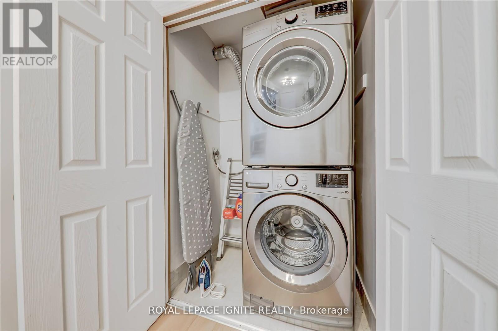 4023 Bishopstoke Lane, Mississauga, ON - Indoor Photo Showing Laundry Room