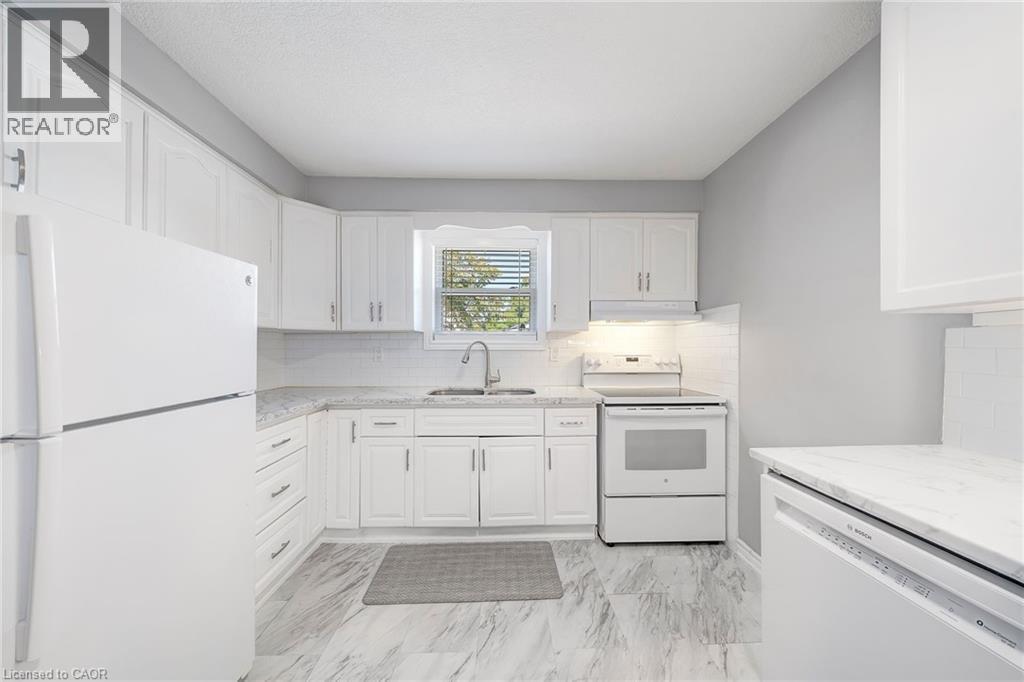 23 Bismark Drive, Cambridge, ON - Indoor Photo Showing Kitchen