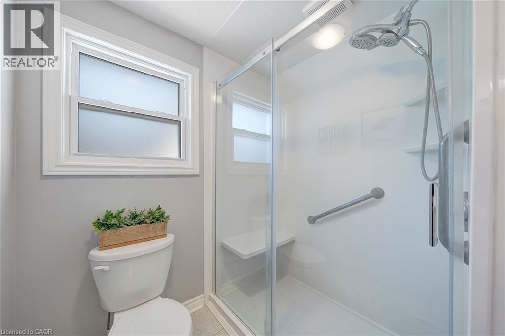 23 Bismark Drive, Cambridge, ON - Indoor Photo Showing Bathroom