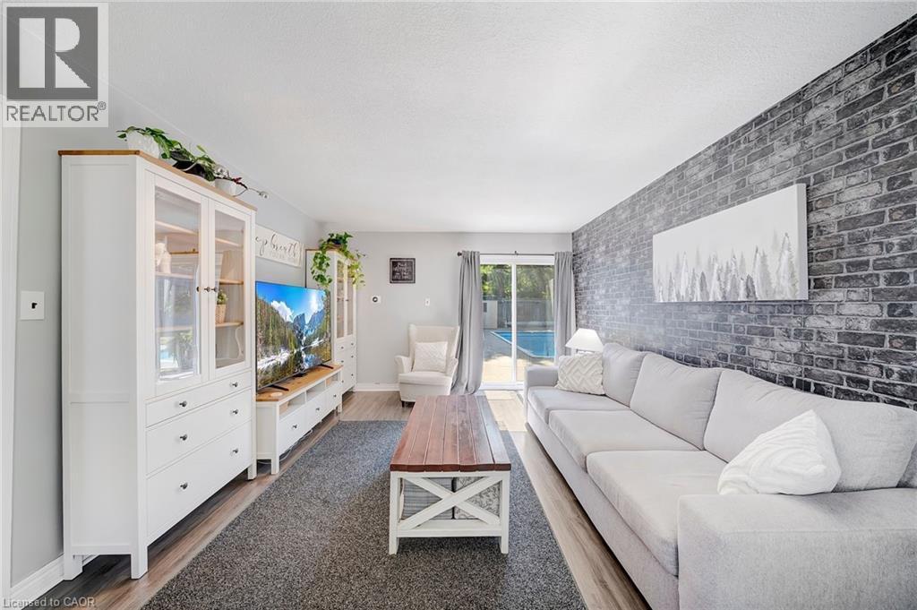 23 Bismark Drive, Cambridge, ON - Indoor Photo Showing Other Room