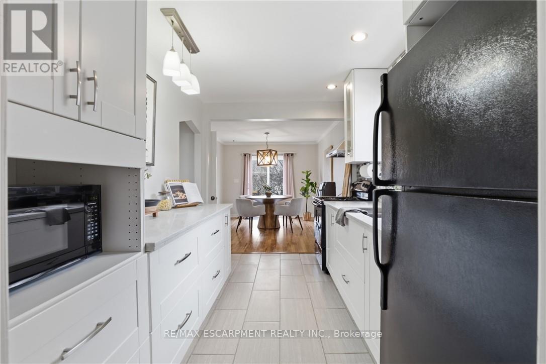 32 Audrey Street, Hamilton, ON - Indoor