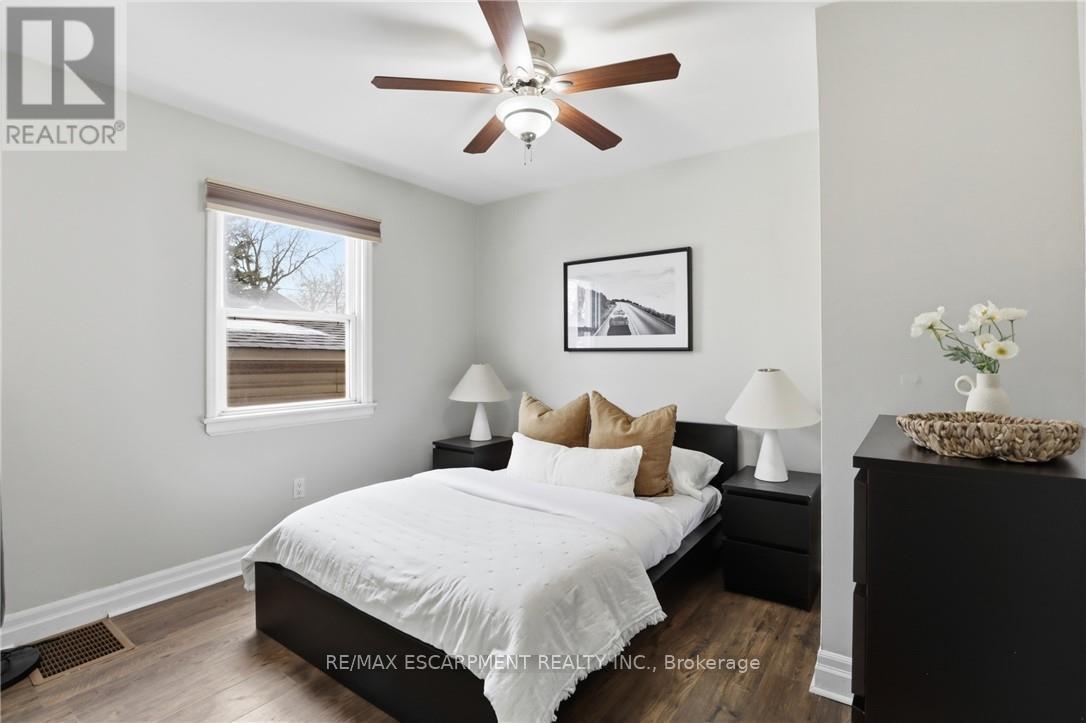 32 Audrey Street, Hamilton, ON - Indoor Photo Showing Bedroom