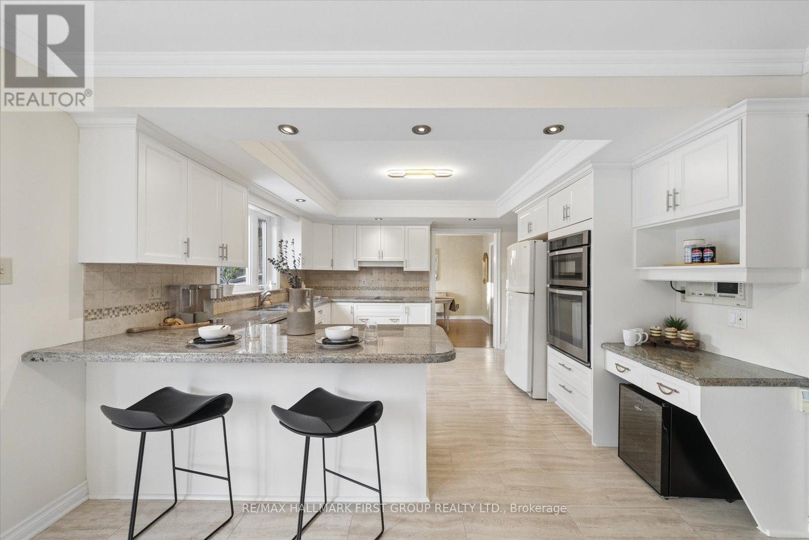 1674 Heathside Crescent, Pickering, ON - Indoor Photo Showing Kitchen With Upgraded Kitchen