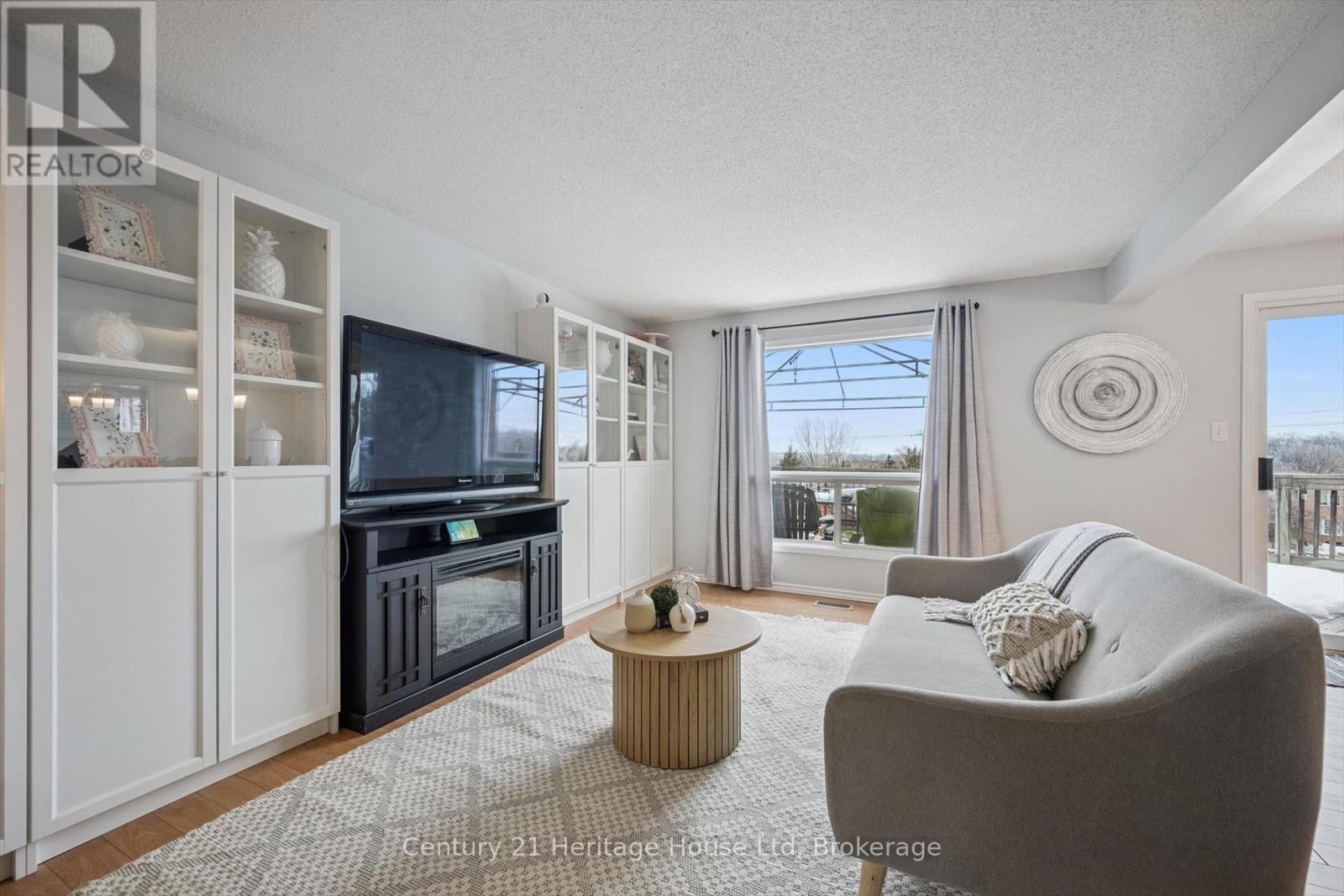 425 Misty Crescent, Kitchener, ON - Indoor Photo Showing Living Room