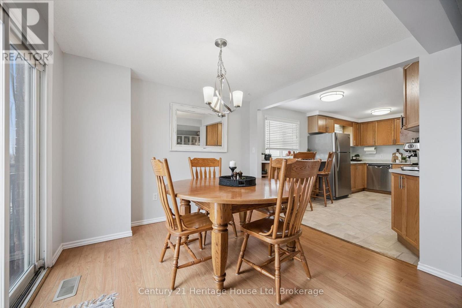 425 Misty Crescent, Kitchener, ON - Indoor Photo Showing Dining Room