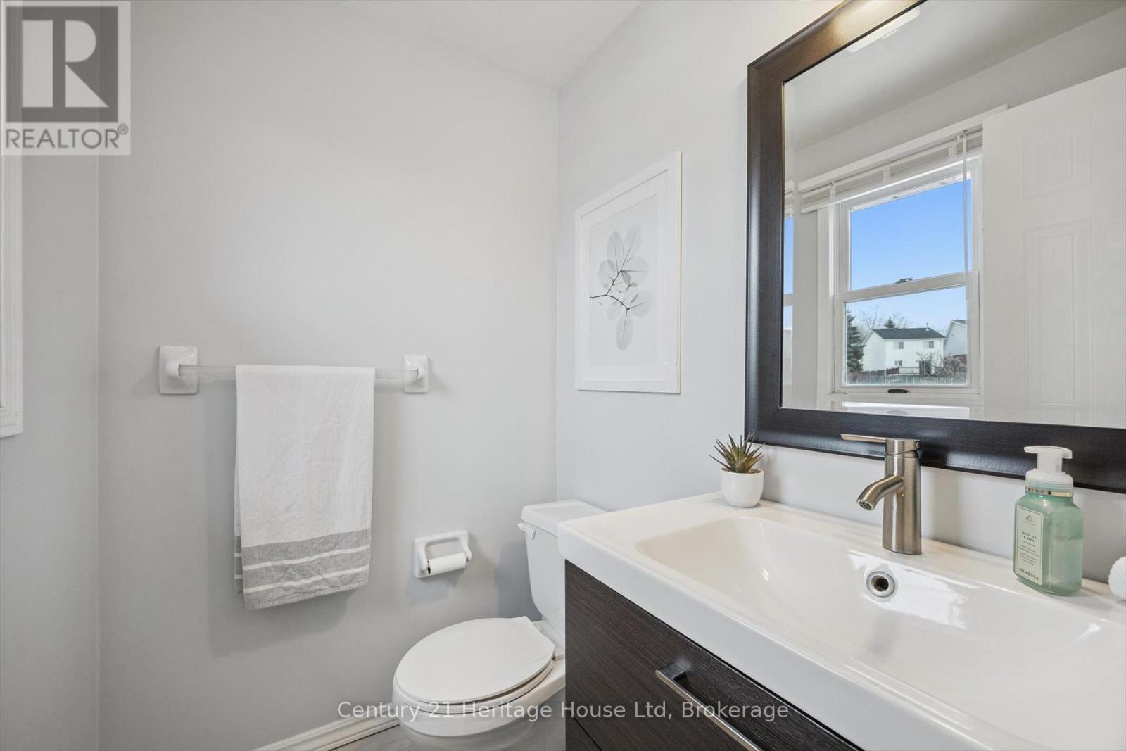 425 Misty Crescent, Kitchener, ON - Indoor Photo Showing Bathroom