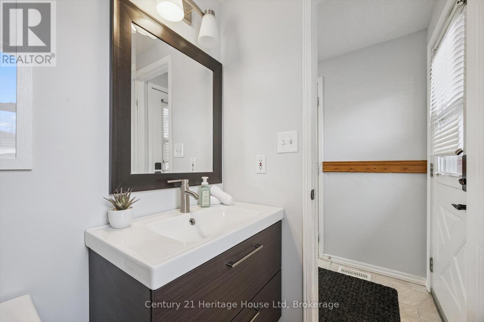 425 Misty Crescent, Kitchener, ON - Indoor Photo Showing Bathroom