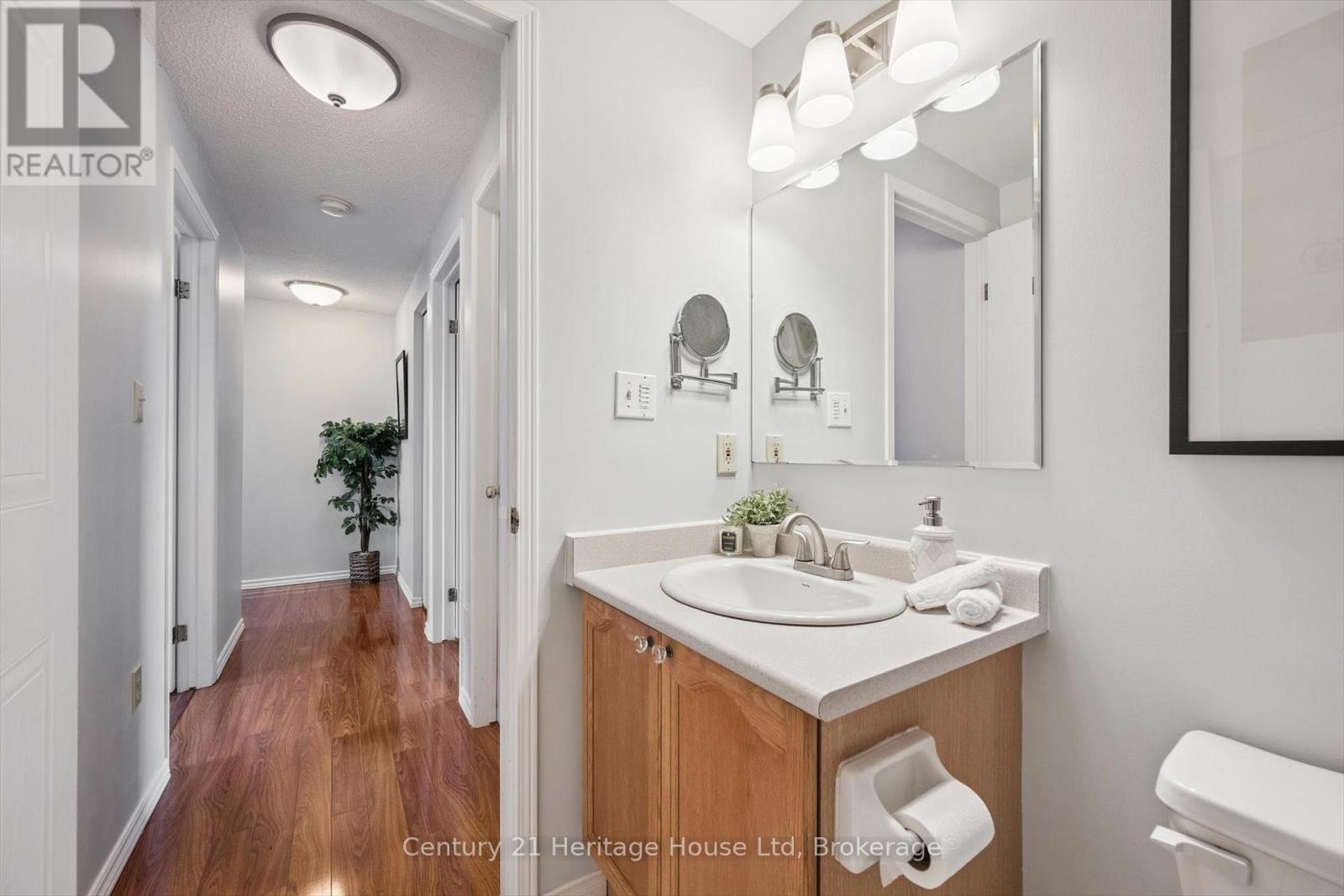 425 Misty Crescent, Kitchener, ON - Indoor Photo Showing Bathroom