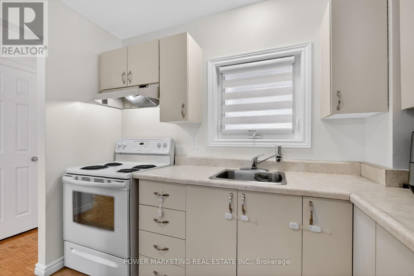 104 Bannerhill, Ottawa, ON - Indoor Photo Showing Kitchen