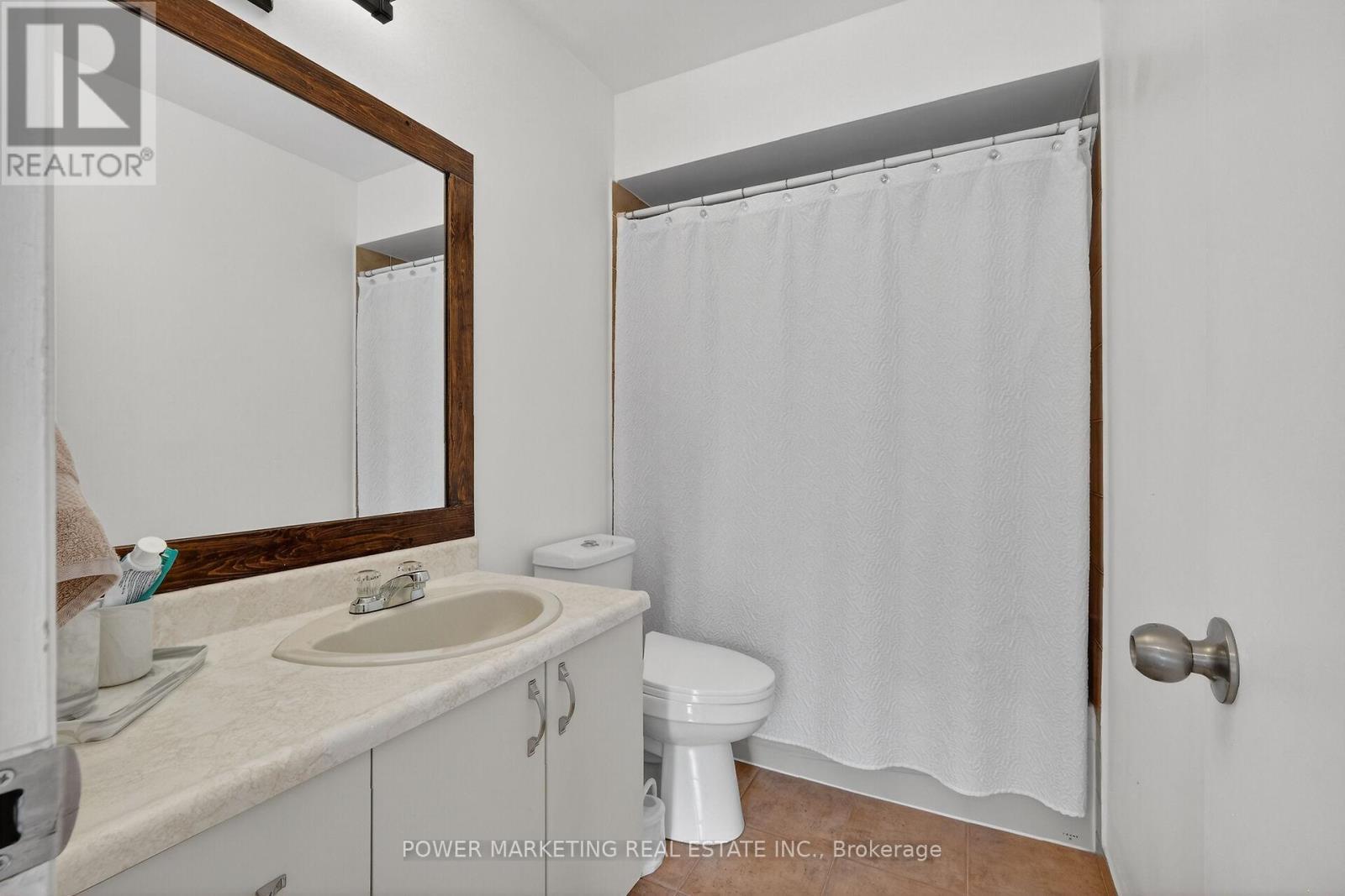 104 Bannerhill, Ottawa, ON - Indoor Photo Showing Bathroom