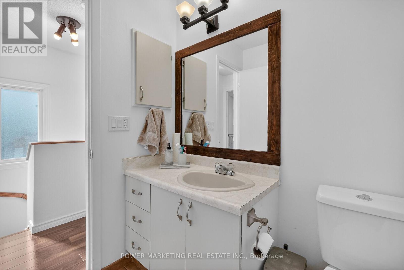 104 Bannerhill, Ottawa, ON - Indoor Photo Showing Bathroom