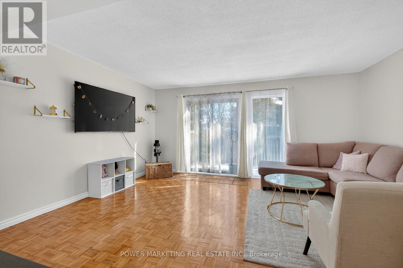 104 Bannerhill, Ottawa, ON - Indoor Photo Showing Living Room