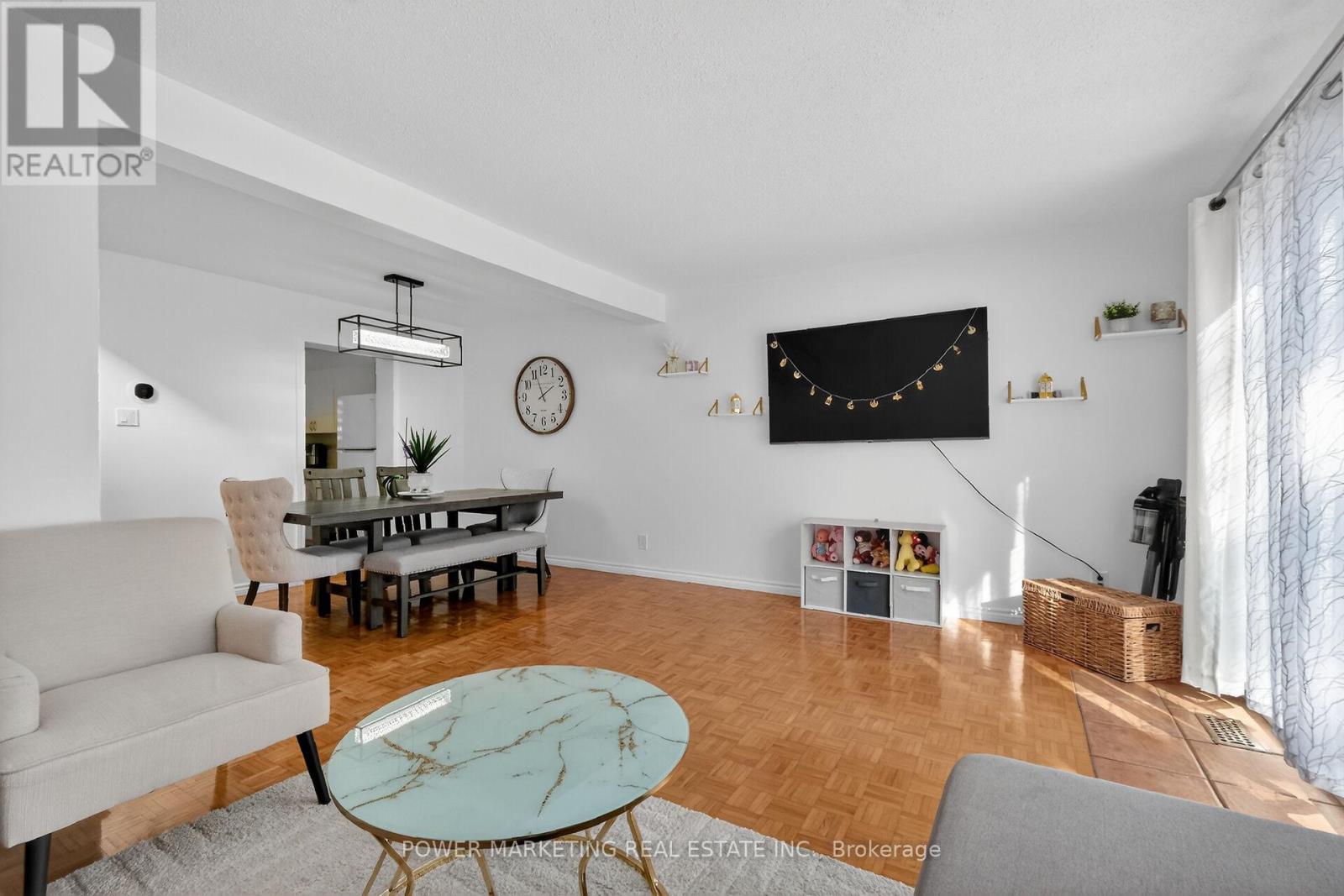104 Bannerhill, Ottawa, ON - Indoor Photo Showing Living Room